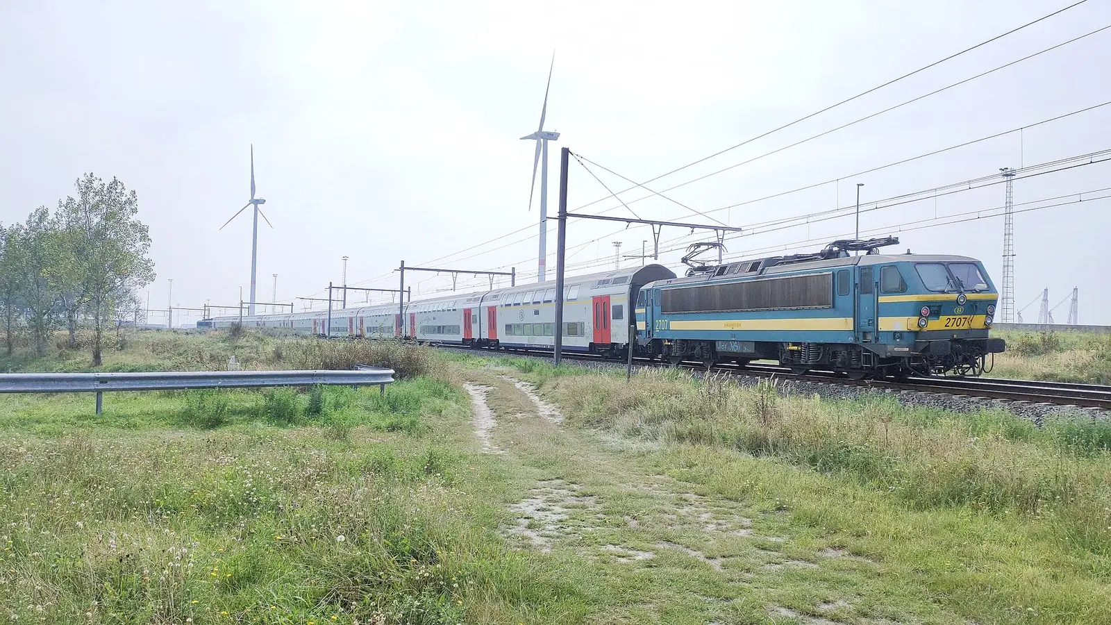 IC-train Knokke - Brussels Airport with HLE27 & M6 double deck coaches