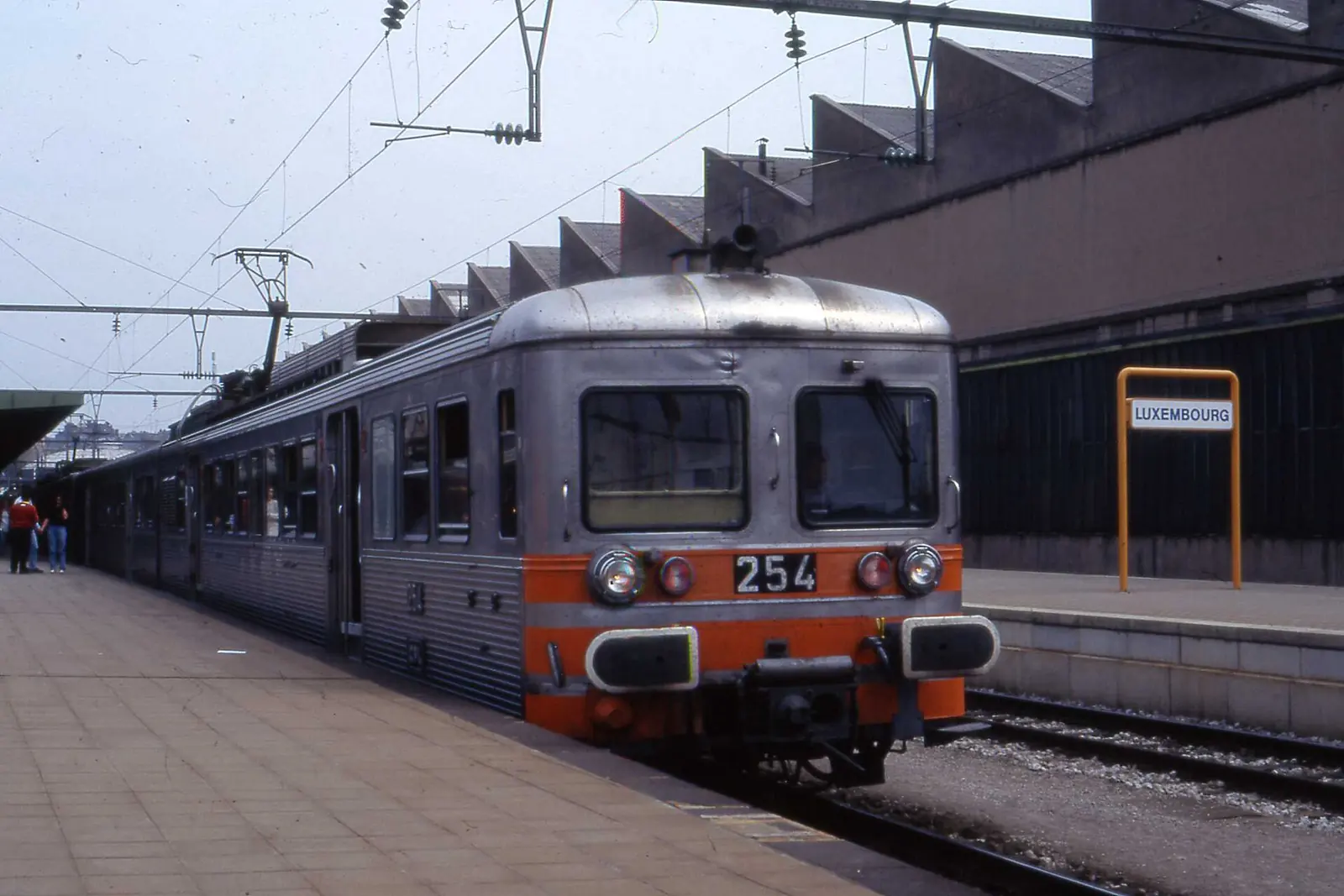 Luxembourg Gare - CFL electric train nr 254